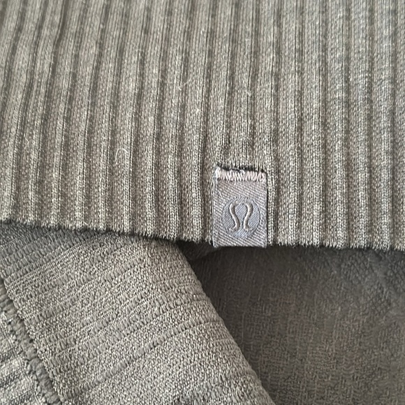 Lululemon sz 6 Rest Less Pullover designed for running forest green great cond - Picture 6 of 7